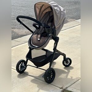 Evenflo Pivot Modular Travel System (*DOES NOT INCLUDE CARSEAT*). Used/Good